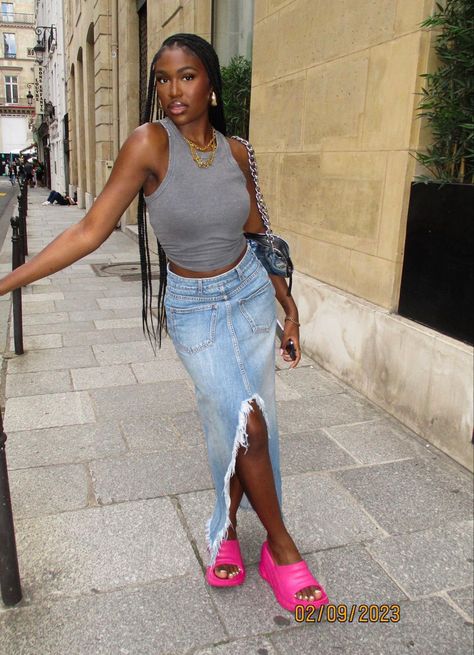 Long Denim Skirt Outfit Summer, Skirt Outfit Black Women, Long Denim Skirt Outfit, Outfit Black Women, Long Jean Skirt, Denim Skirt Outfits, Modest Summer Outfits, Maxi Skirt Outfits, African Design Dresses