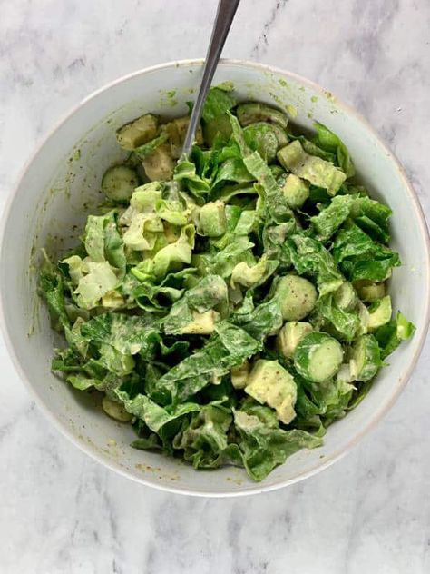 Avocado Caesar Salad, Avocado Salad Vegan, Vegan Caesar Dressing, Dairy Free Salads, Vegan Caesar, Vegan Worcestershire Sauce, Romaine Salad, Avocado Salad Recipes, Salad Vegan