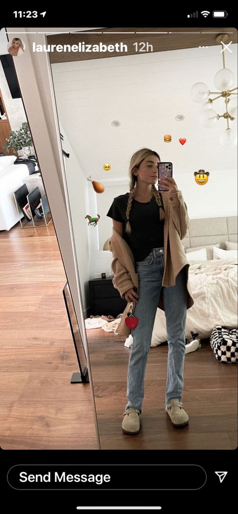 Lauren Elizabeth, Mirror Selfie, Clothes