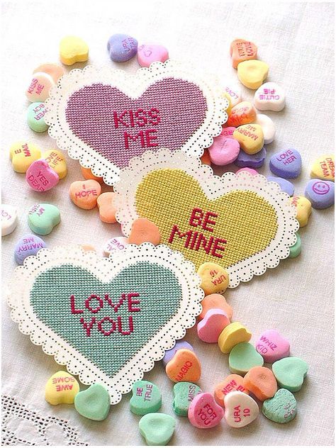 ★+Free+Cross+Stitch+Charts+ Hearts In Cross Stitch, Stitching On Paper, Free Cross Stitch Charts, Cross Stitch Tutorial, Stitching Cards, Conversation Hearts, Cross Stitch Love, Cross Stitch Finishing, Cross Stitch Heart