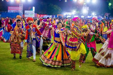 Raasleela Painting, Garba Dance Photography, Garba Images, Garba Dance Video, Dandiya Dress, Garba Dance, Navratri Garba, Navratri Dress