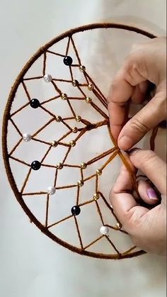 Diy Dreamcatcher Ideas, Tutorial Macrame Italiano, 3d Dreamcatcher, Dream Catcher Coloring Pages, Rollie Pollie, Diy Crafts Easy At Home, Tree Of Life Crafts, Macrame Hangers, Atrapasueños Diy