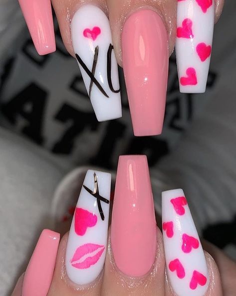 Nail Art Daily! on Instagram: “Ex’s And Oh’s🤩 What’s the longest relationship you’ve ever been in?👇🏼💔 - Follow @nailfetishh for more!💅🏼 - 📸:@nailsby_edith - #naildesign…” Vday Nails, Valentine Nail Art, Pedicure Designs, Nail Designs Valentines, Nail Swag, Pink Acrylic Nails, Heart Nails, Coffin Nails Designs, Fire Nails