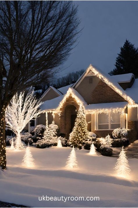 13 Elegant Christmas Decor Ideas for Your Home 2023 Outdoor Christmas Lights White, Outdoor House Decor Christmas, Winter Tree Ideas, Christmas Garden Decorations Outdoor, Christmas Decorations Outdoor Ideas, Outdoor White Christmas Decor, White Outdoor Christmas Decorations, Elegant Christmas Decor Outdoor, Christmas House Exterior Decoration