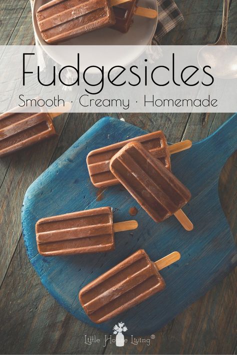 Homemade Fudgesicles Fudgsicle Recipe, Homemade Fudgesicles, Fudgesicle Recipe, Fudge Popsicles, Fudge Bars, Homemade Popsicles, Frosé, Oreo Dessert, Ice Cream Popsicles