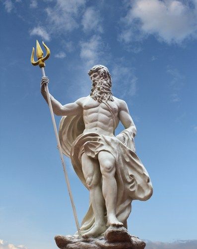 Poseidon - Deus da Mitologia Grega - InfoEscola Zeus Statue, Gothic Angel, Statue Tattoo, Greek Statues, Statue Art, Roman Sculpture, Greek Mythology Art, Angel Statues, Stone Statues