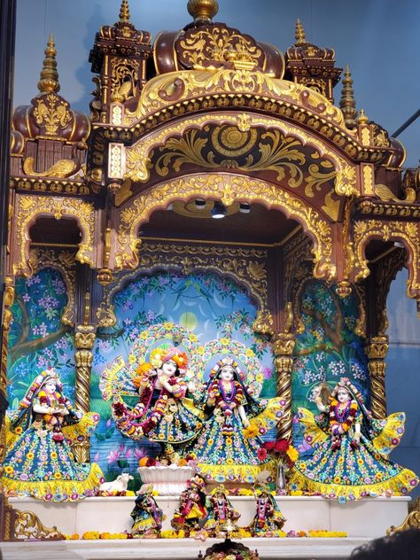 Isckon Temple Aesthetics, God Peace, Krishna Quotes In Hindi, Hindu Temples, Sri Krishna, Cute Tumblr Pictures, Krishna Quotes, Hindu Temple, Krishna Wallpaper