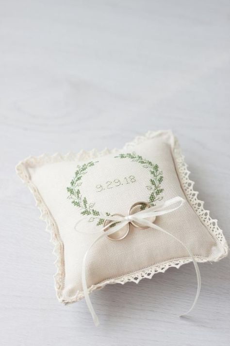 Pillow Wedding Ring, Ring Bear Pillow Ideas, Cross Stitch Ring Pillow, Ring Cushion Ideas Pillows, Wedding Cushions Pillows, Ring Barrier Pillow, Diy Ring Pillow Wedding, Wedding Rings Decoration, Ring Pillows For Wedding