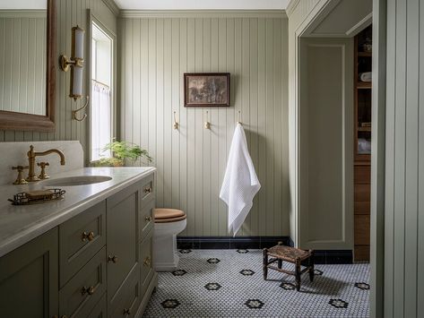 English Primary Bath Floor To Ceiling Beadboard Bathroom, Vintage Beadboard Walls, Floor To Ceiling Beadboard, Wood Panel Bathroom, English Cottage Kitchens, Beadboard Bathroom, Bead Board Walls, Shiplap Bathroom, Beadboard Ceiling