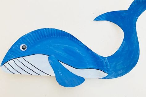 Blue Whale Paper Plate Craft | Fun Kids Crafts | Mas & Pas Whale Craft Kindergarten, Whale Origami, Blue Whale Art, Whale Craft, Paper Animal Crafts, Fun Kids Crafts, Ocean Theme Crafts, Zoo Crafts, Whale Crafts