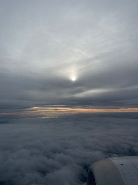 View From Plane, Grey Sunset, Cloudy Sunrise, White Hour, Clouds Sunrise, Ipad Lockscreen, Sky Images, California Sunset, Beautiful Blue Eyes