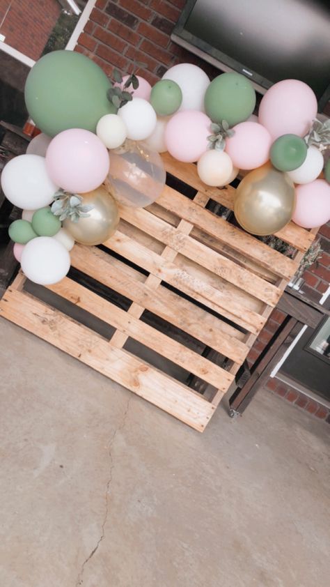 Balloon Arch With Pallets, Pallet Balloon Backdrop, Pallet Backdrop, Primary Activity, Pink Graduation, Dream Birthday, Wooden Backdrops, Graduation Party Diy, Grad Party Decorations