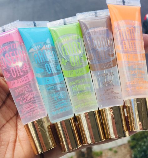 Broadway Lip Gloss #lipgloss #lipmakeup #lipglossfordarkskin #lipglossdarkskin #gloss #glossierlipgloss #lipcare #lips #lipglossaddict #lipglosslover #glossylips #clearlipgloss Lip Gloss Broadway, Broadway Lip Gloss Collection, Clear Lip Gloss Aesthetic, Clear Glossy Lips, Broadway Lip Gloss, Broadway Lipgloss, Best Lipgloss, Lipgloss Collection, Lips Essentials