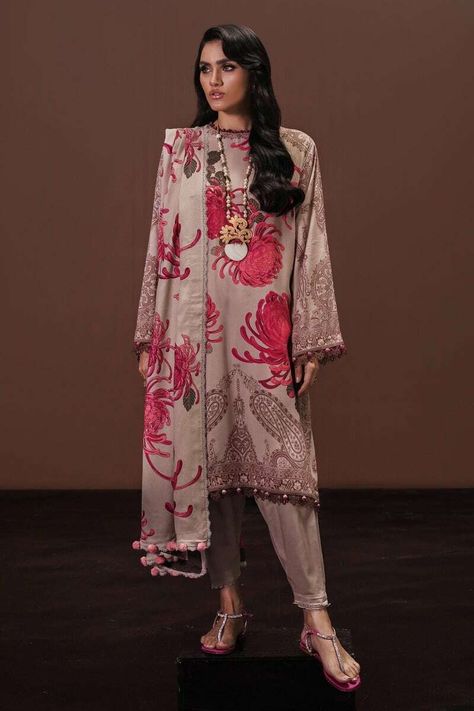 Product Name: 2PC Printed - Linen - 011A Brand: Sana Safinaz Collection: Mahay Fabric: Linen Work Details: Printed Available at Fashion Clothing Store Tana Bana Fabrics Tana Bana, Organza Sleeves, Sana Safinaz, Winter 22, Unstitched Dress Material, Organza Dupatta, Pakistani Designers, Paisley Design, Printed Linen