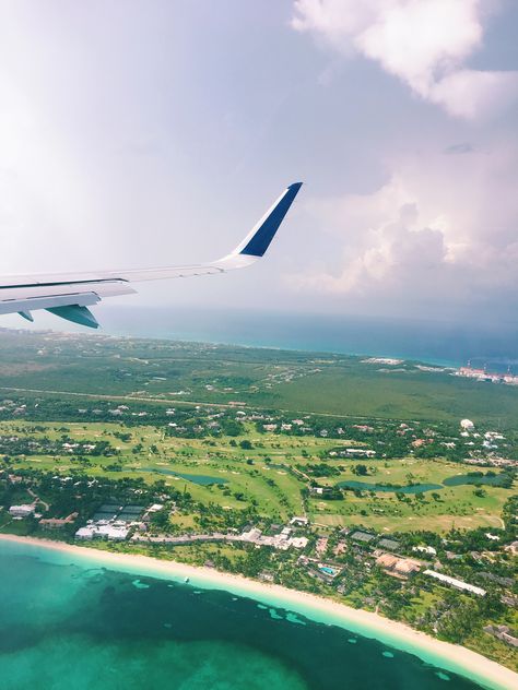 Airplane Green Aesthetic, Airplane Aesthetic, Feed Ig, Aesthetic Green, I Want To Travel, Green Aesthetic, Travel Aesthetic, Airplane View, Green Colors