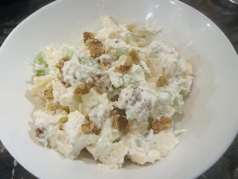 Banana - Apple Waldorf - My Retro Recipes Mayonnaise Salad, Banana Salad, Waldorf Salad Recipe, Waldorf Salad, Diced Apples, Banana Slice, Whipping Cream, Retro Recipes, Salad Dressing