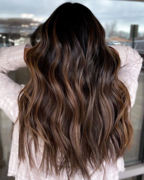 20+ Brown Hair with Caramel Highlights Hair With Subtle Layers, Caramel Highlights Straight, Caramel Highlights Straight Hair, Highlights Straight Hair, Blonde Caramel Highlights, Brown Hair With Caramel, Medium Length Brown Hair, Medium Length Hairdos, Subtle Layers