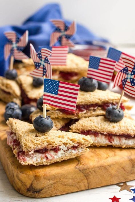 Kick off your 4th of July party on the most patriotic note with these star-spangled finger sandwich appetizers. #fourthofjuly #fourthofjulyfood #4thofjuly #4thofjulyideas #4thofjulyfood #4thofjulyrecipes #summerrecipes July 4th Appetizers, July Appetizers, Cream Cheese Sandwiches, Fruit Sandwich, Meals For Four, Appetizer Sandwiches, Patriotic Desserts, 4th Of July Desserts, Finger Sandwiches