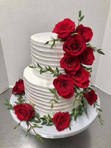 Red Themed Wedding Cake, Red And White Cake Design, Red White Wedding Cake, Red Flower Cake, White And Red Wedding Cake, White Cake With Red Flowers, Wedding Cake Designs Red And White, Red Rose Cake Design, Wedding Cake Red Flowers