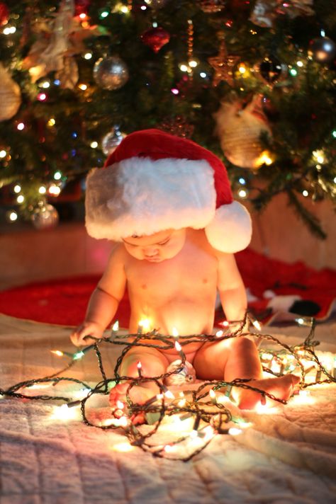 Photography Valentines Day, 3 Month Old Baby Pictures, Simple Photos, Baby Christmas Photography, Love Photoshoot, Christmas Baby Pictures, Baby Christmas Photos, First Christmas Photos, 3 Month Old