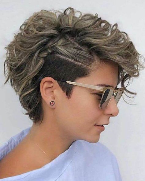 Brown Hairstyles, Short Curly Pixie, Curly Pixie Haircuts, Short Curly Haircuts, Haircuts For Wavy Hair, Pixie Hair, Haircuts For Curly Hair, Long Pixie, Penteado Cabelo Curto