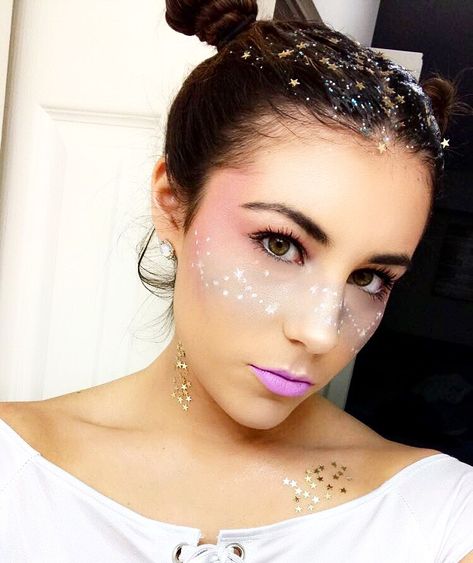 Alien Halloween Makeup Space Galaxy Makeup, Astronaut Makeup Halloween, Constellation Costume, Astronaut Makeup, Cute Alien Makeup, Space Girl Makeup, Constellation Makeup, Space Party Costumes, Space Make Up