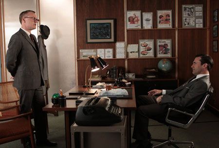 ‘Mad Men’ Prop Master Scott Buckwald Explains How He Re-Creates the ’60s Sunken Couch, Mad Men Office, Mad Men Don, Mad Men Don Draper, Madmen Style, Mid Century Office, Wooden Panelling, Eames Office, Don Draper