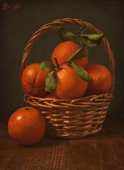 Orange Fruit Photography, Still Life Pictures, Fruit Picture, Still Life Fruit, Photographie Portrait Inspiration, Fruit Photography, Still Life Photos, Beautiful Fruits, Fruit Painting