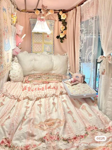 Paint Ideas Bedroom, Cute Aesthetic Rooms, Bedroom For Couples, Ideas Bedroom Aesthetic, Wallpaper Bedroom Aesthetic, Aesthetics Bedroom, Aesthetic Bedroom Design, Bedroom Paint Ideas, Kawaii Room Ideas