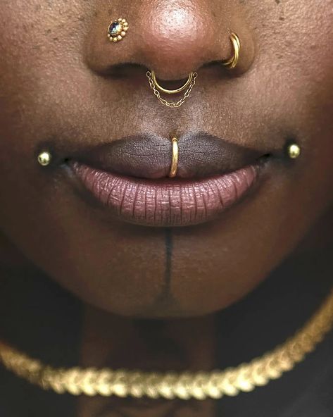 Morónkéjì (@nuwu_kj) • Instagram photos and videos Unique Piercings Face, Cool Piercings Face, Gold Eyebrow Piercing, Afro Accessories, Unique Septum Jewelry, Stacked Septum, Piercings Face, Septum Nose Piercing, Piercing Face