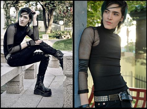 Fishnet Under T Shirt, Fishnet Shirt Outfit, Goth Guy Outfits, Styl Emo, Fishnet Under Jeans, Crop Top Boys, Fishnet Outfit, Fishnet Shirt, Boots Men Outfit