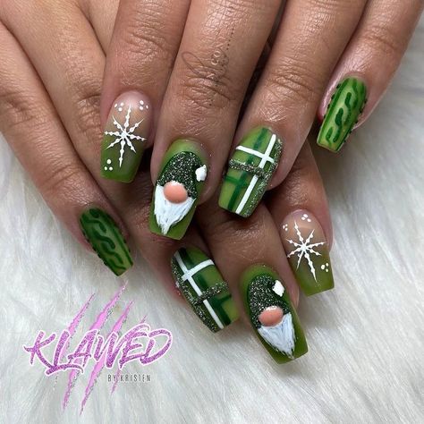 Christmas Gnome Nails Art, Knomes Nails, Christmas Character Nails, Gnome Christmas Nails, Gnome Nails Art, Gnome Nail Designs, Christmas Gnome Nails, St Patricks Day Nails Design, Gnome Nails