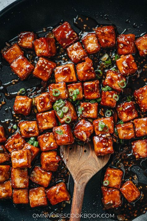 Crispy Sesame Tofu - Omnivore's Cookbook Crispy Tofu Recipes, Tofu Dinner Recipes, Asian Tofu Recipes, Asian Tapas, Tofu Dinner, Sticky Tofu, Taiwanese Recipes, Vegetarian Entree, Takeout Recipes