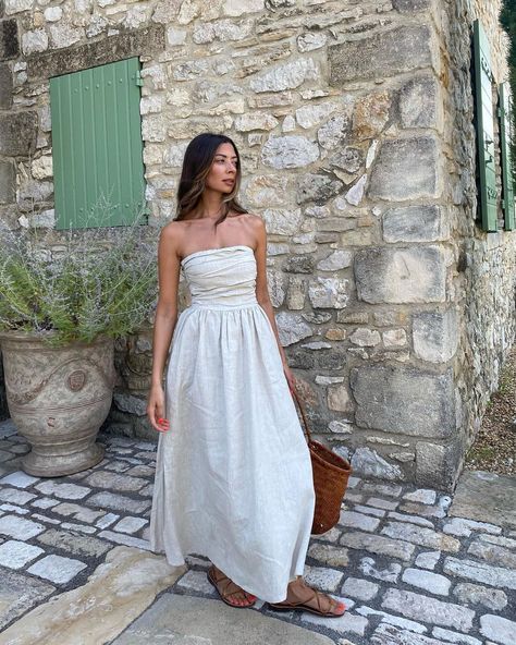 Italian Summer Outfits, Best Summer Dresses, White Linen Dresses, Summer Linen Dresses, Italian Summer, Fashion People, Looks Chic, Classic Dress, Linen Dresses