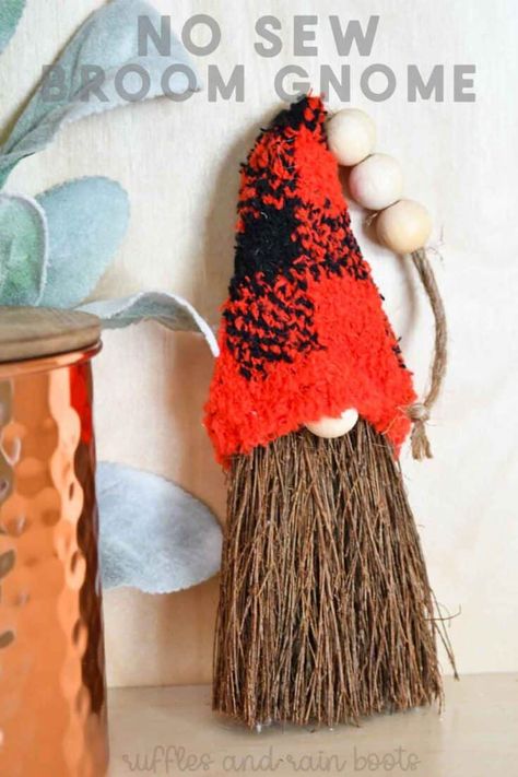 Diy Pin Board, Gnome Tutorial, Diy Scent, Christmas Cracker, Tinsel Tree, Gnome Hat, Gnomes Diy, Dollar Tree Christmas, Diy Gnomes