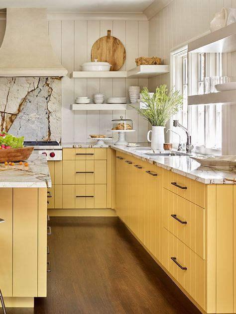 Kitchens With Yellow Cabinets, Yellow Kitchen Cabinets Ideas, Kitchen Yellow Cabinets, Retro Kitchen Yellow, Kitchen Remodel Colorful, Mustard Yellow Cabinets, Retro Yellow Kitchen, Mustard Yellow Interior Design, Mustard Yellow Kitchen Cabinets