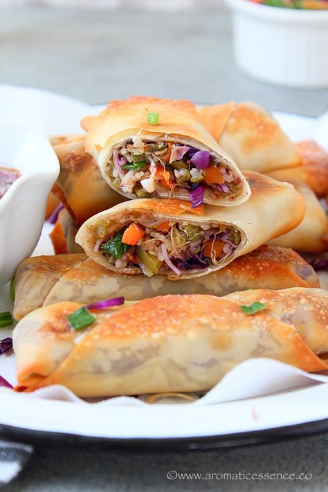 Vegetable Spring Roll Recipe, Foreign Cuisine, Veg Roll, Veg Spring Rolls, Spring Roll Pastry, Vegetarian Spring Rolls, Spring Rolls Recipe, Aussie Bbq, Veggie Spring Rolls