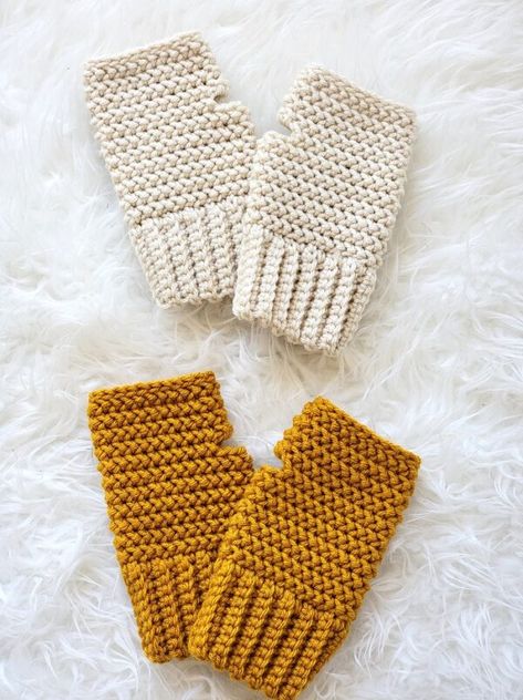 Crochet Chunky Fingerless Gloves Free Pattern, Free Crochet Glove Patterns, Crocheted Wrist Warmers Free Pattern, Crochet Finger Less Gloves, Free Crochet Patterns Small Gifts, Crochet Handwarmer Free Pattern, Crochet Pattern Hand Warmers, Crochet Half Gloves, Crochet Pattern For Fingerless Gloves