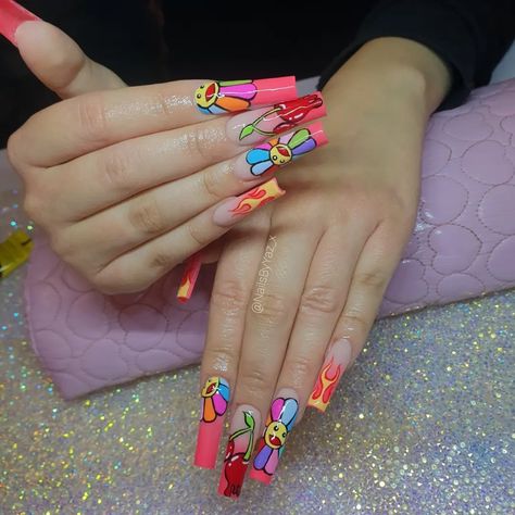 Takashi Murakami nails
Murakami flower nail design 
Acrylic nails 
Long Acrylic nails
Ombre nail design Takashi Flower Nails, Murakami Flower Nails, Takashi Murakami Nails, Murakami Nails, Flower Toe Nails, Takashi Murakami Flower, Murakami Flower, Flower Acrylic, Punk Nails