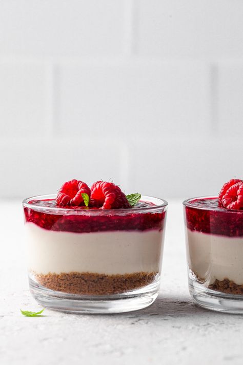 No-Bake Vegan Cheesecake Jars - Crumbs & Caramel Vegan Dessert Shooters, Cheesecake Bowls, Vegan Desserts In A Jar, Vegan Cheesecake Cups, Cheesecake Jars, No Bake Vegan Cheesecake, Vegan Cheesecake No Bake, Vegan No Bake Cheesecake, Vegan Cheesecake In A Jar