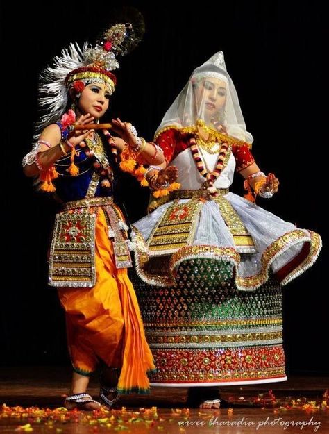 Classic dance form of Manipur , a North eastern state of India. Manipuri Dance, India Traditional Dress, Indian Classical Dancer, Dance Of India, Cultural Dance, Frida Art, Indian Classical Dance, Dance Images, Dance Paintings