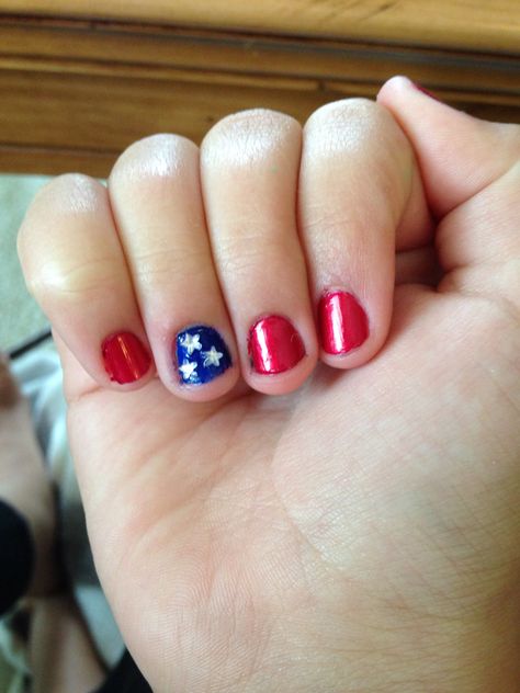 A cute and easy 4th of July nail design. Love it! Fourth Of July Nails Easy, Fourth Of July Nails, 4th Of July Nails, Short Square Nails, July Nails, Vacation Nails, Nails Simple, Nail Nail, I Love Nails