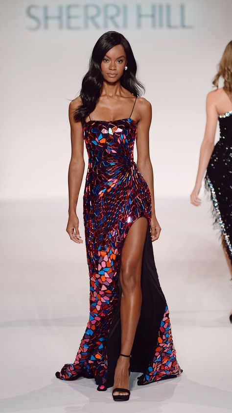 2025 Runway Fashion, Sherri Hill Runway, Runway Fashion 2020, New York City Fashion, Runway Gowns, 2019 Couture, Fall Runway, Fashion Week Spring 2020, 2020 Runway