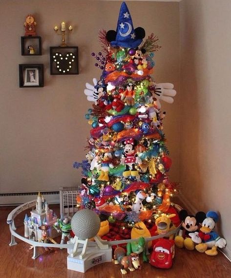 Disney Christmas Tree Theme, Disney Christmas Tree Decorations, Mickey Mouse Christmas Tree, Casa Disney, Best Christmas Tree, Christmas Tree Decor Ideas, Disney Christmas Decorations, Tree Decor Ideas, Disney Christmas Tree