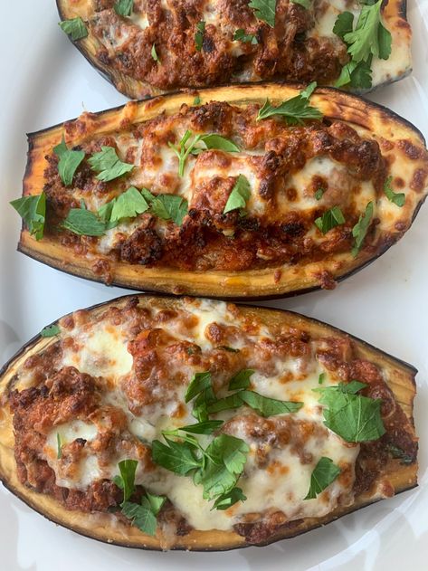 Ground Beef Tomato Sauce, Beef Tomato Sauce, Eggplant Boats, Eggplant Stuffed, Beef Tomato, Eggplant Recipes Easy, Stuffed Eggplant, Minced Meat Recipe, Eggplant Dishes