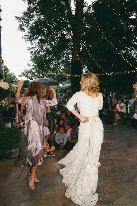 Wedding session of Thomas and Annie - - Photo credit : Madelaine Sessions Photography. Mother daughter dance Mother Daughter Wedding Dance, Mother Daighter, Mother Daughter Wedding Photos, Mother Daughter Wedding, Wedding Session, Wedding Dance, Wedding Pics, Photo Inspo, Photography Session