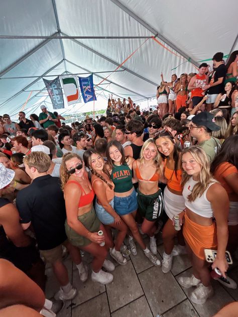 #umiami #universityofmiami #tailgate #gameday U Miami Tailgate Outfit, Umiami Girl Aesthetic, Umiami College Aesthetic, Umiami Student Aesthetic, Umiami Dorm, Umiami Tailgate, Umiami College, U Miami, U Of Miami