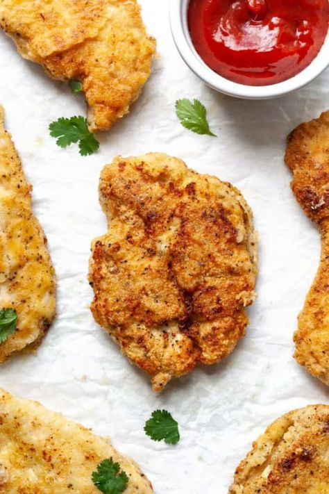 Crispy Paleo Fried Chicken (Whole30) - Organically Addison Paleo Breaded Chicken, 30 Dinner Ideas, Paleo Fried Chicken, Organically Addison, Paleo Flour, Paleo Dinners, Kid Approved Meals, Fried Chicken Recipe, Fried Chicken Breast