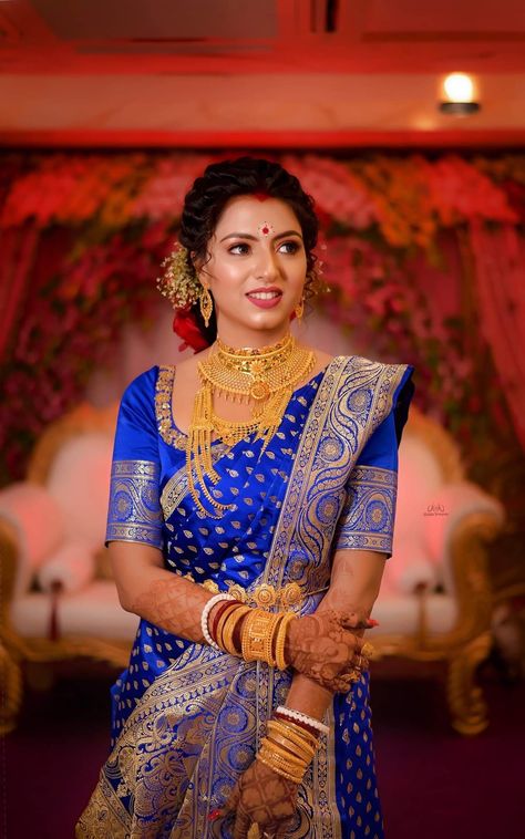 Bengali Bride Saree Draping, Bengali Bridal Reception Look, Bride Stills Indian, Wedding Reception Couple Poses, Reception Look Bride Indian Saree, Saree Ceremony Stills, Benarasi Blouse Design, Bengali Wedding Reception, Bengali Reception Bridal Look