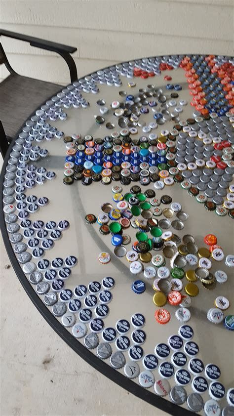 Bottle Cap Table Top Diy, Bottle Cap Furniture, Bottle Cap Table Top, Beer Bottle Top Crafts, Bottle Cap Mosaic, Bottle Top Tables, Beer Cap Table, Diy Bottle Cap Crafts, Beer Cap Art